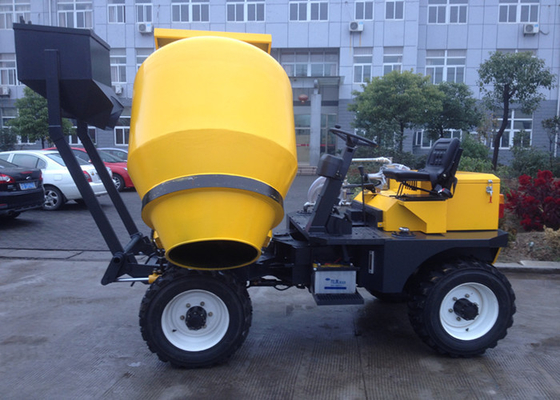 Porcellana betoniera mobile di caricamento diesel di auto di capacità di miscelazione 450L con l'idraulico della ruota del motore di Yanmar fornitore